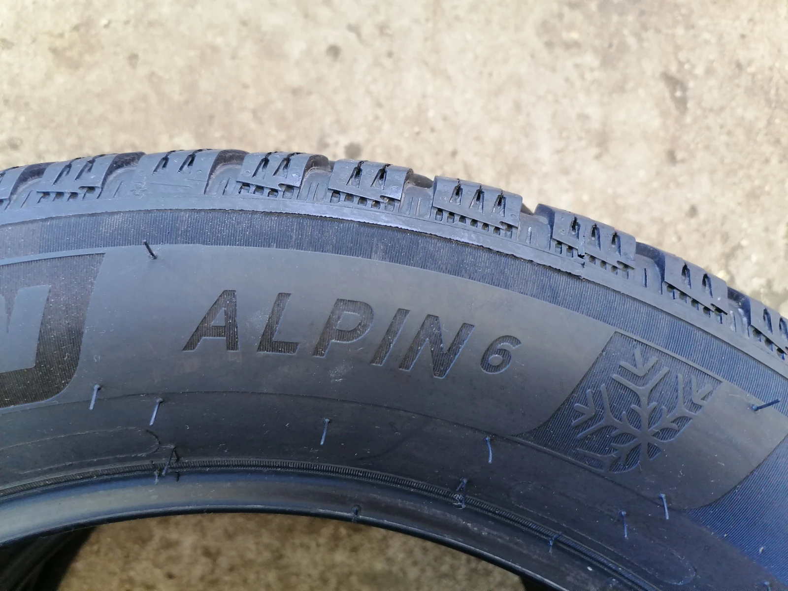 Гуми Зимни 205/60R17, снимка 4 - Гуми и джанти - 55997292