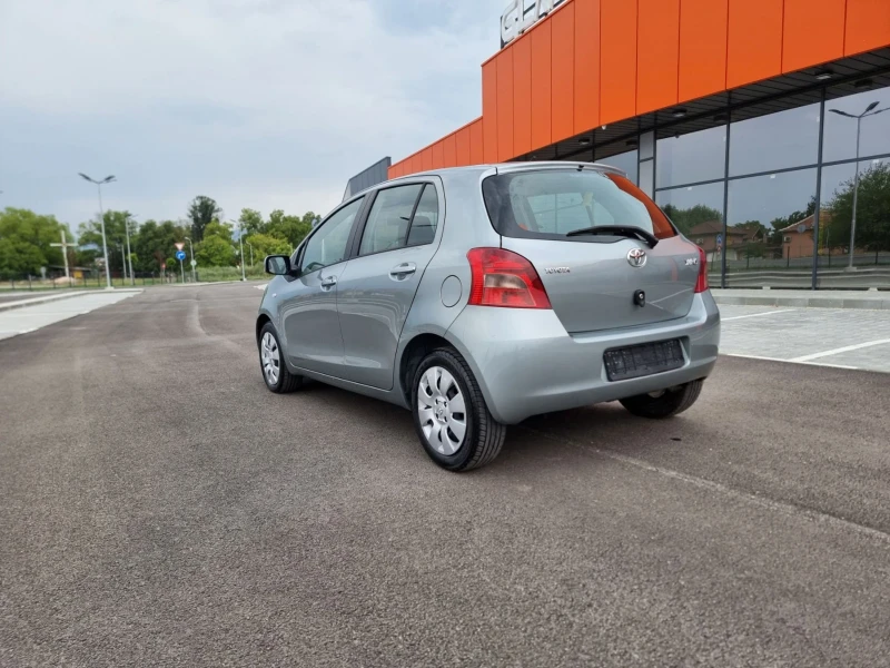 Toyota Yaris 1.3 VVTI, снимка 4 - Автомобили и джипове - 47153936