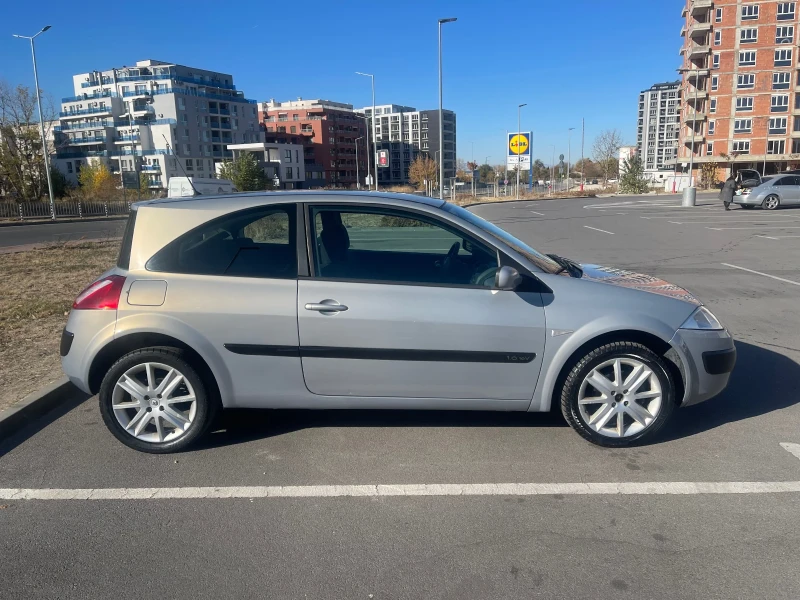 Renault Megane 1.6 БЕНЗИН РЕГИСТРИРАНА ОБСЛУЖЕНА БЕЗУПРЕЧНА ТОП, снимка 5 - Автомобили и джипове - 47891984