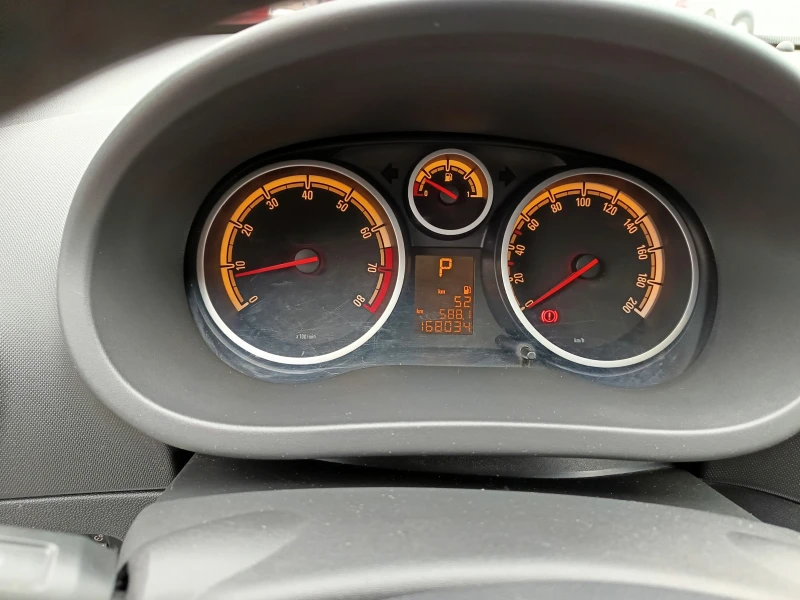 Opel Corsa 1.4i автомат, снимка 16 - Автомобили и джипове - 48714740