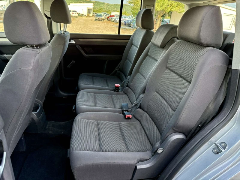 VW Touran 1.9TDI 105kc 7места Italia, снимка 15 - Автомобили и джипове - 50664043