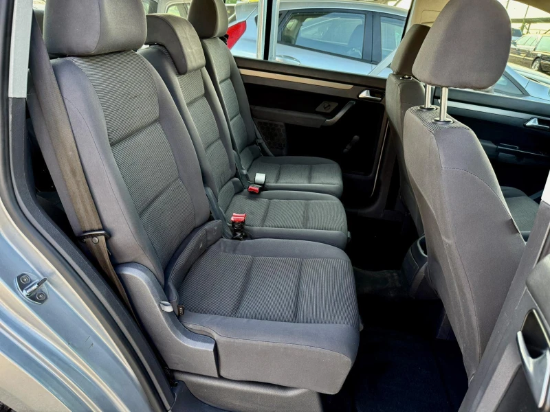 VW Touran 1.9TDI 105kc 7места Italia, снимка 14 - Автомобили и джипове - 50664043