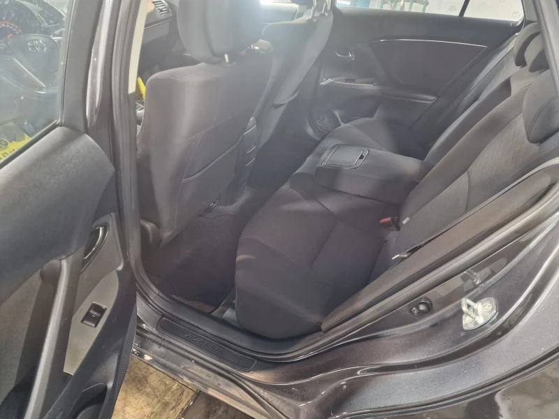Toyota Avensis 2.0-126-6-SPEED, снимка 9 - Автомобили и джипове - 52296972