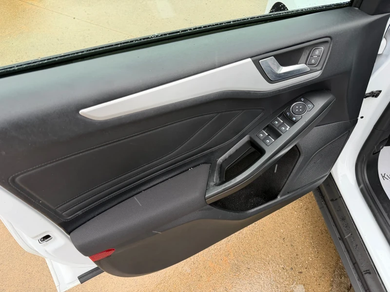 Ford Focus 1.5TDCi EcoBlue Cool&Connect, снимка 7 - Автомобили и джипове - 52726134