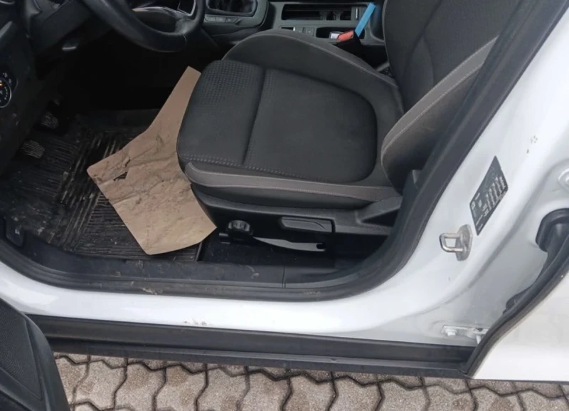 Ford Focus 1.5TDCi EcoBlue Cool&Connect, снимка 8 - Автомобили и джипове - 52726134