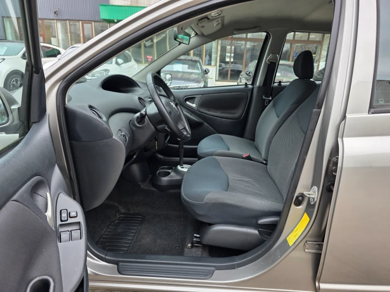 Toyota Yaris 1.3i 87k.c EURO 4 ITALIA , снимка 8 - Автомобили и джипове - 52799934