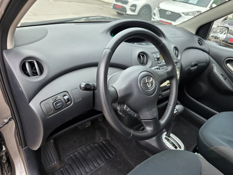 Toyota Yaris 1.3i 87k.c EURO 4 ITALIA , снимка 9 - Автомобили и джипове - 52799934