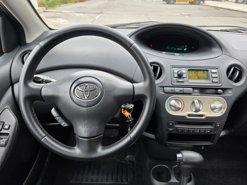 Toyota Yaris 1.3i 87k.c EURO 4 ITALIA , снимка 11 - Автомобили и джипове - 52799934