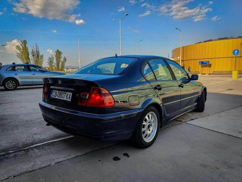 BMW 320, снимка 4 - Автомобили и джипове - 47295979