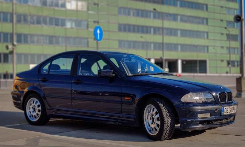 BMW 320, снимка 6 - Автомобили и джипове - 47295979