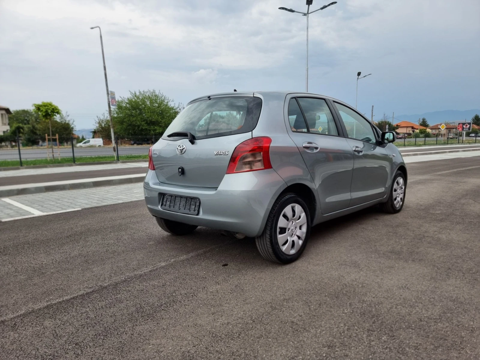 Toyota Yaris 1.3 VVTI - изображение 5