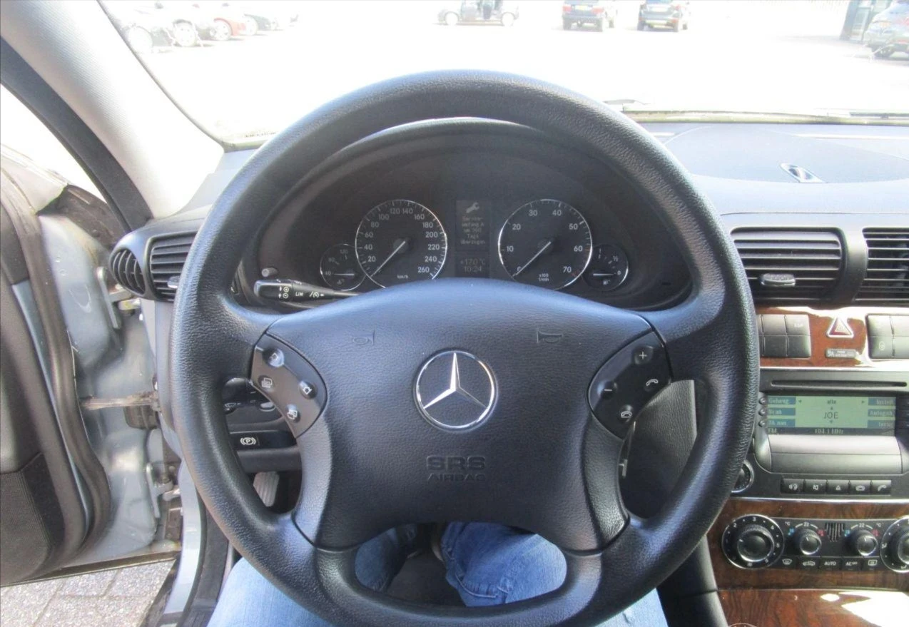 Mercedes-Benz C 180  - изображение 10