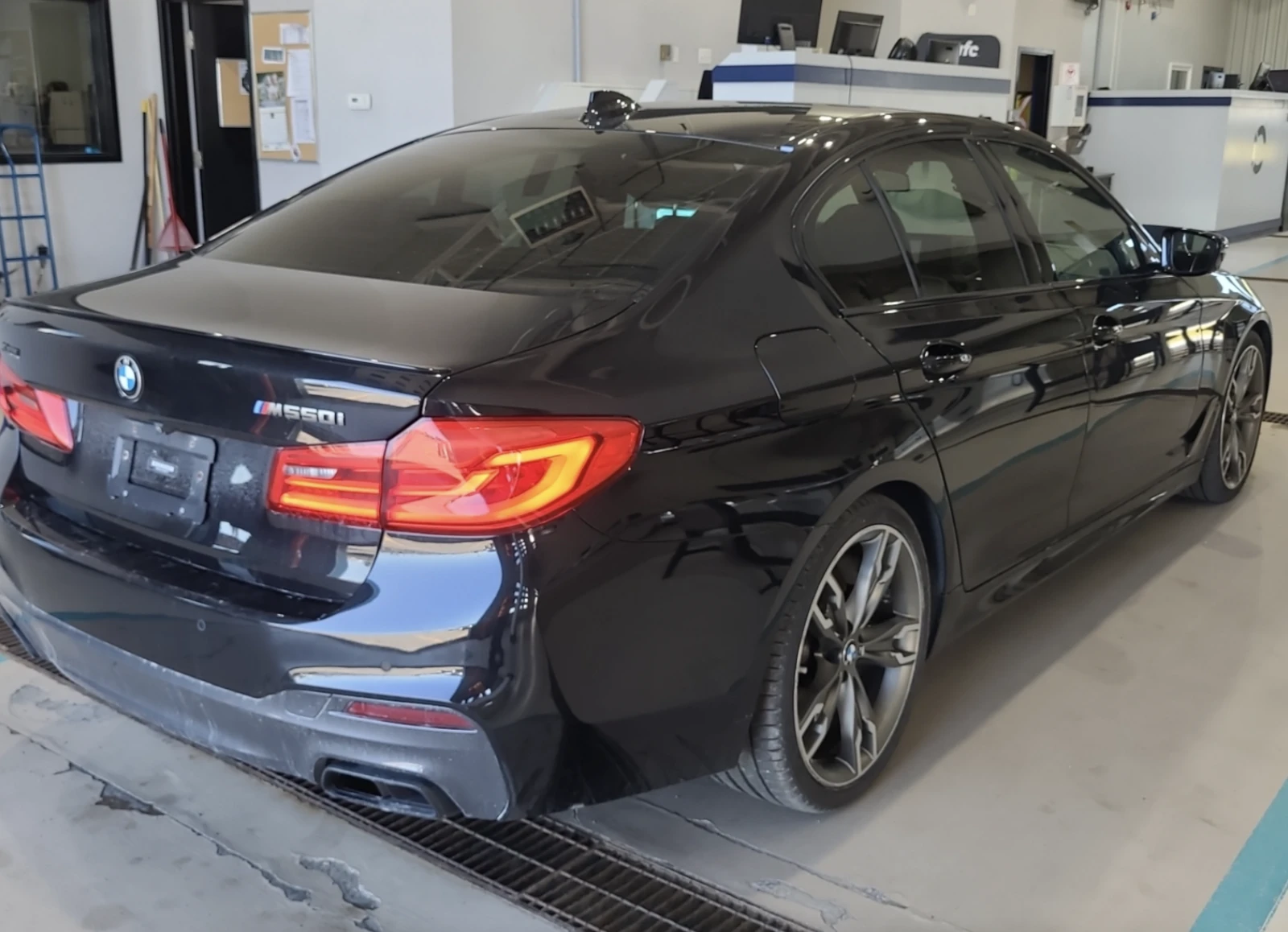 BMW 550 M550I XDRIVE - изображение 3