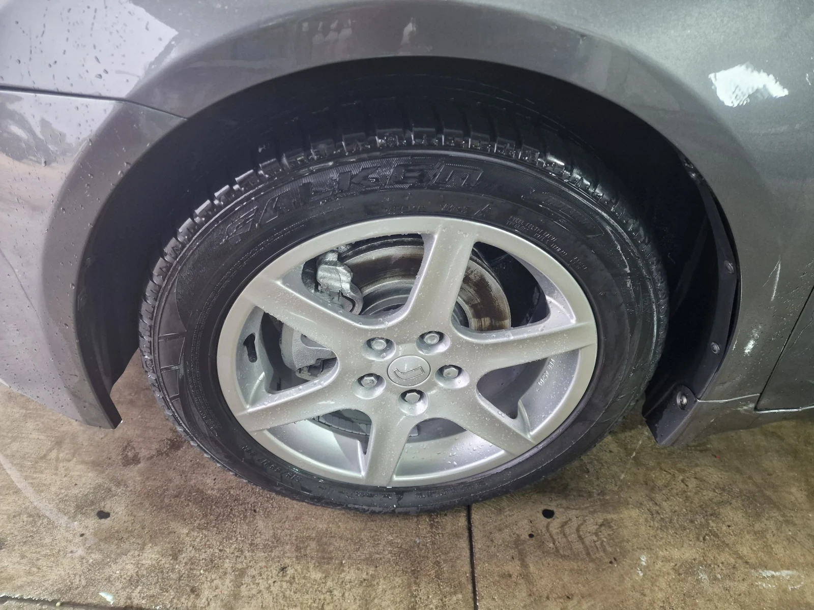 Toyota Avensis 2.0-126-6-SPEED - изображение 8