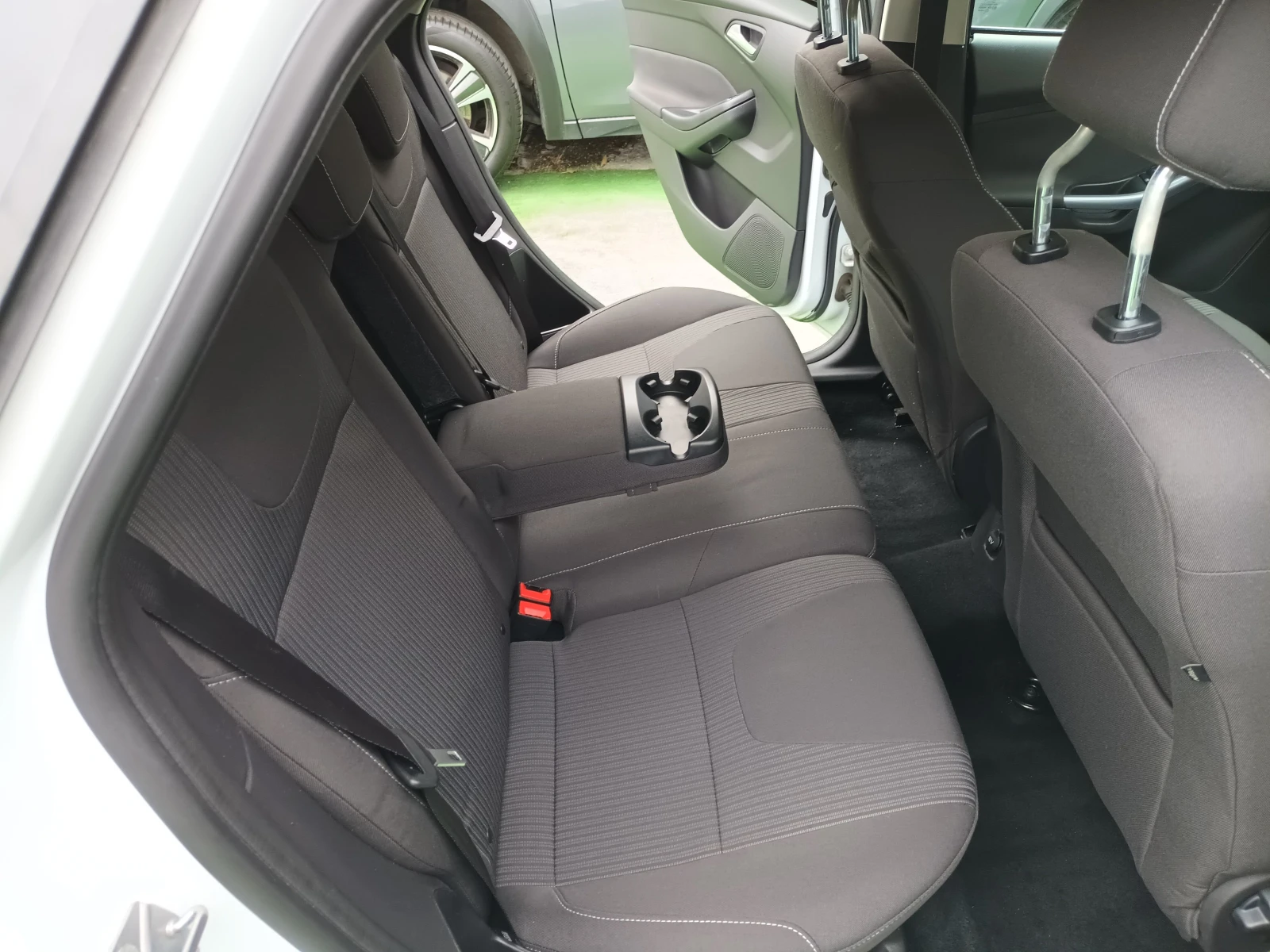 Ford Focus 1.6i/ГАЗОВ ИНЖЕКЦИОН - изображение 9