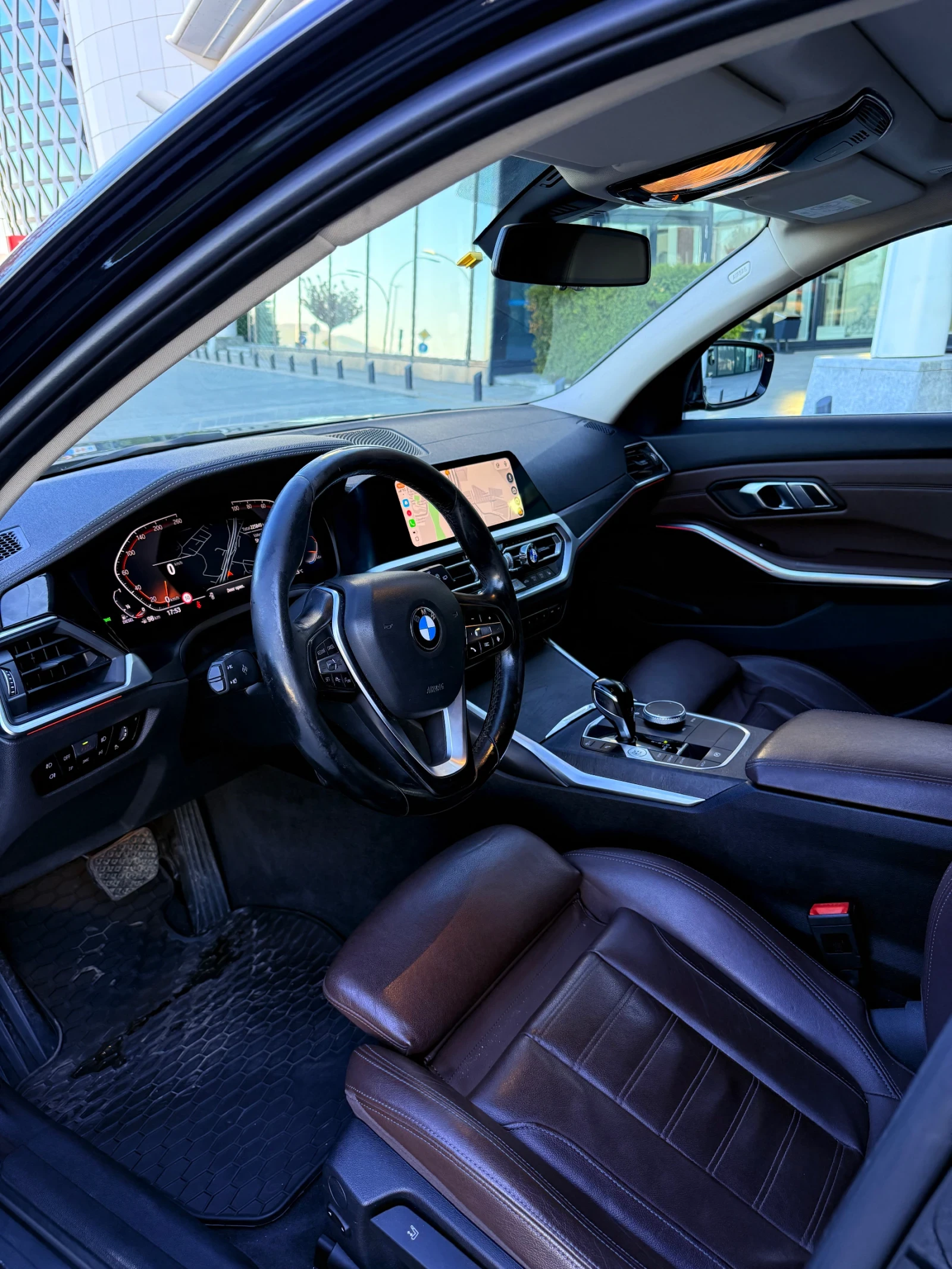 BMW 320 Distronic* Пано* Подгрев* Carplay* Assists, снимка 6 - Автомобили и джипове - 54343751