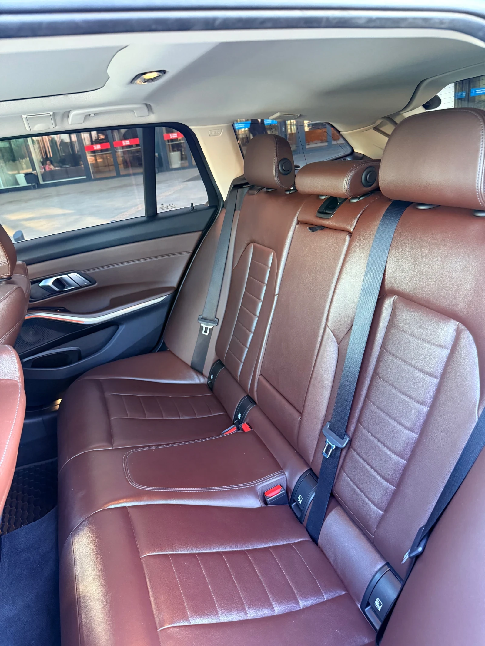 BMW 320 Distronic* Пано* Подгрев* Carplay* Assists, снимка 9 - Автомобили и джипове - 54343751