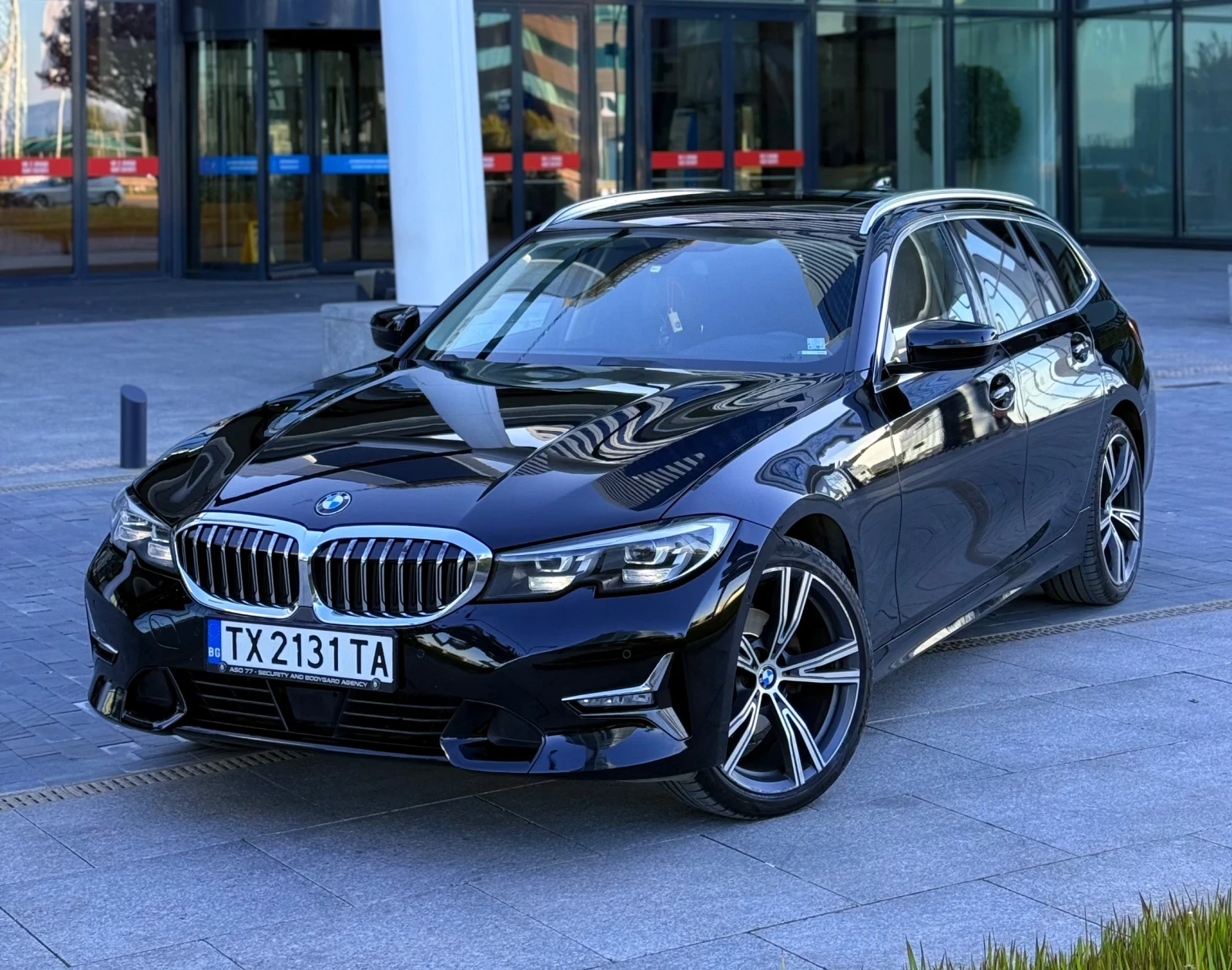 BMW 320 Distronic* Пано* Подгрев* Carplay* Assists