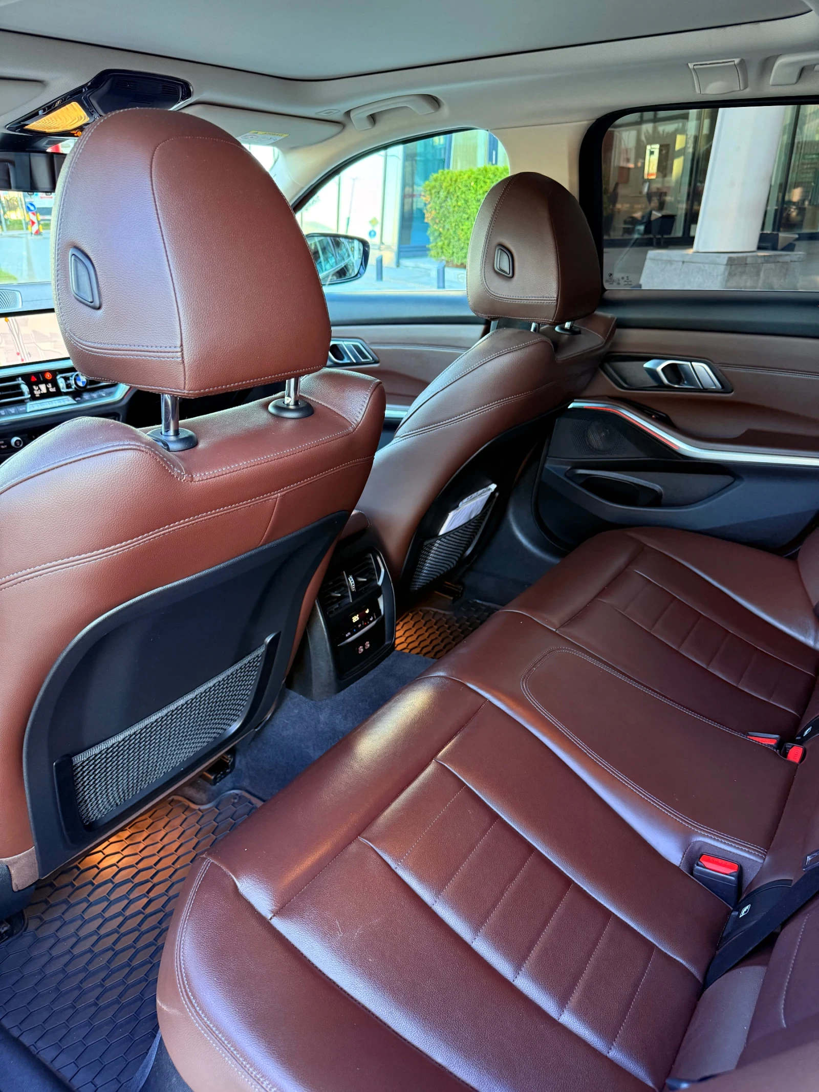 BMW 320 Distronic* Пано* Подгрев* Carplay* Assists, снимка 8 - Автомобили и джипове - 54343751