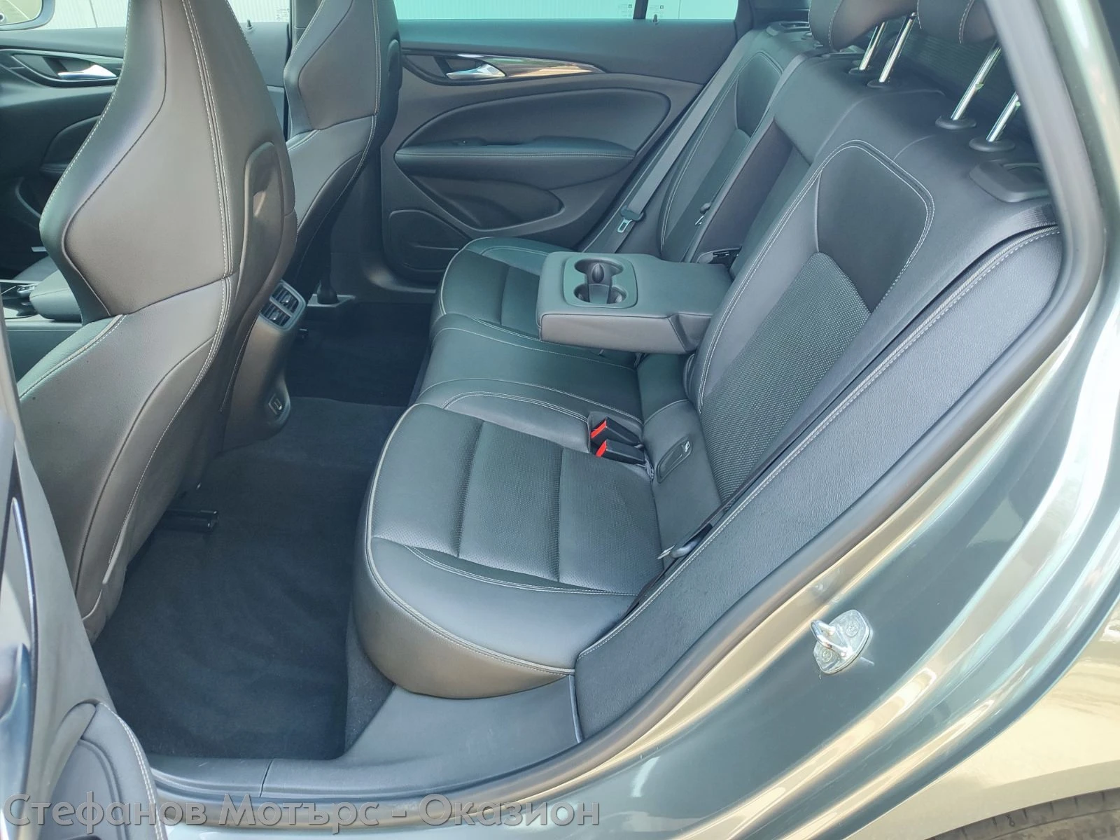 Opel Insignia B Sp. Tourer 4x4 GSI 2.0CDTI (210HP) AT8 , снимка 13 - Автомобили и джипове - 54470111