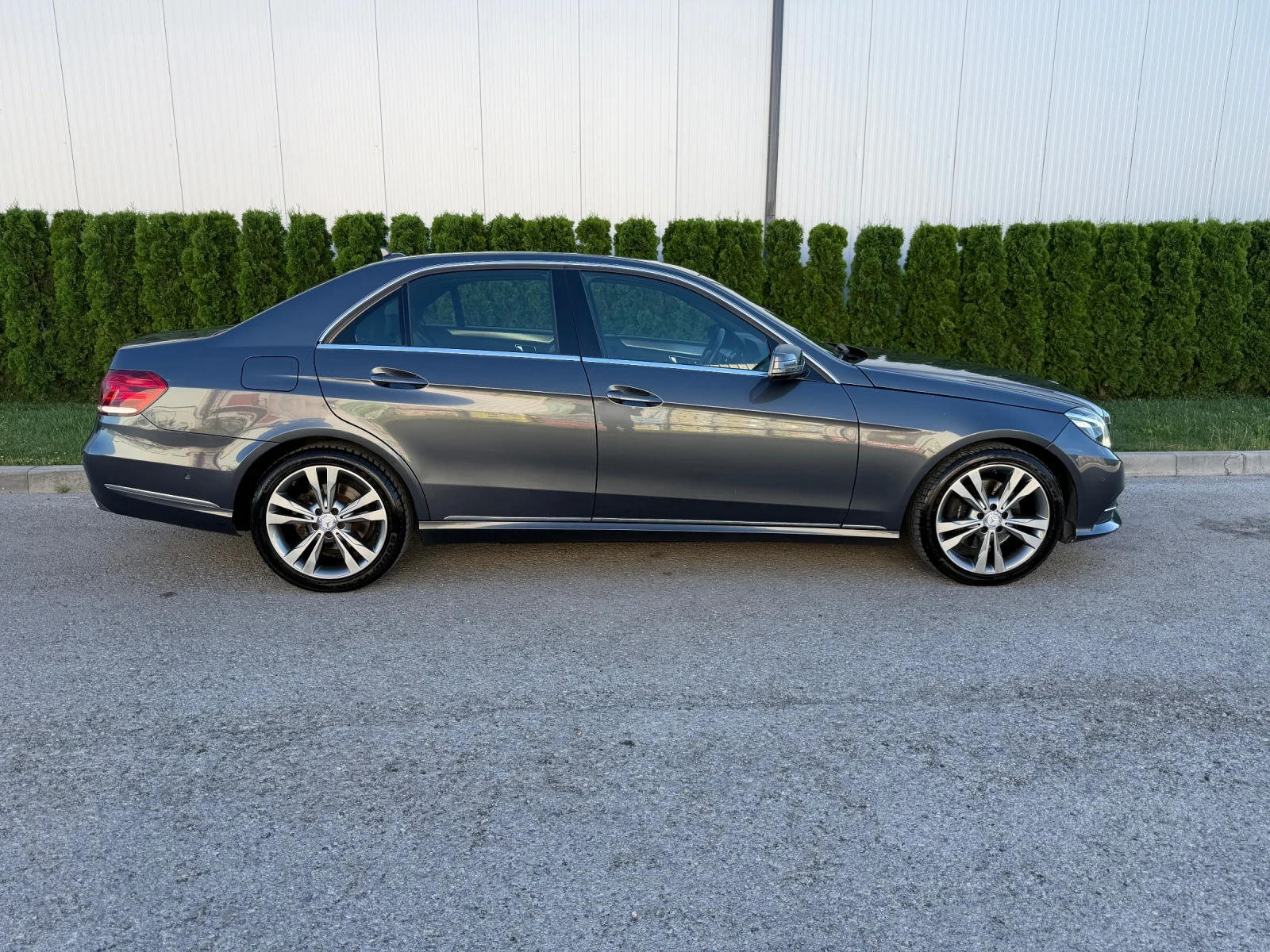Mercedes-Benz E 220 cdi 170k.c* ACC* LineAssist* Памет* ЛИЗИНГ* , снимка 4 - Автомобили и джипове - 54932367