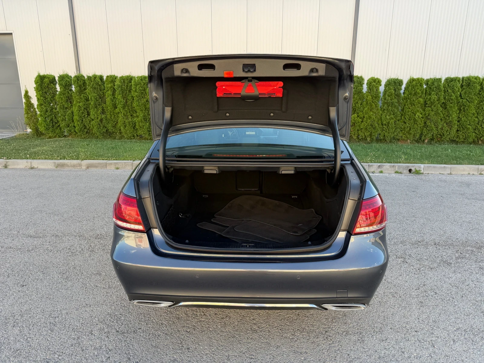 Mercedes-Benz E 220 cdi 170k.c* ACC* LineAssist* Памет* ЛИЗИНГ* , снимка 17 - Автомобили и джипове - 54932367