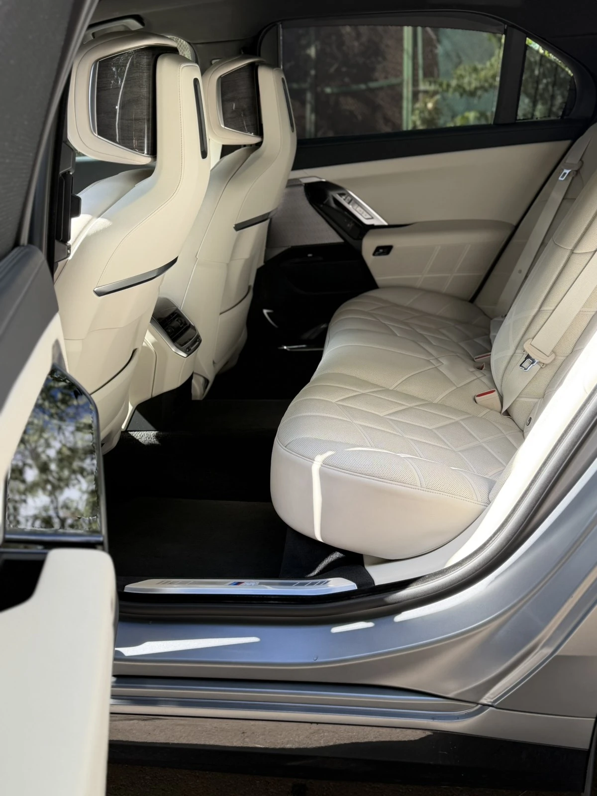 BMW 750 e M-Pro Plug-in Hybrid xDrive, снимка 7 - Автомобили и джипове - 56004284