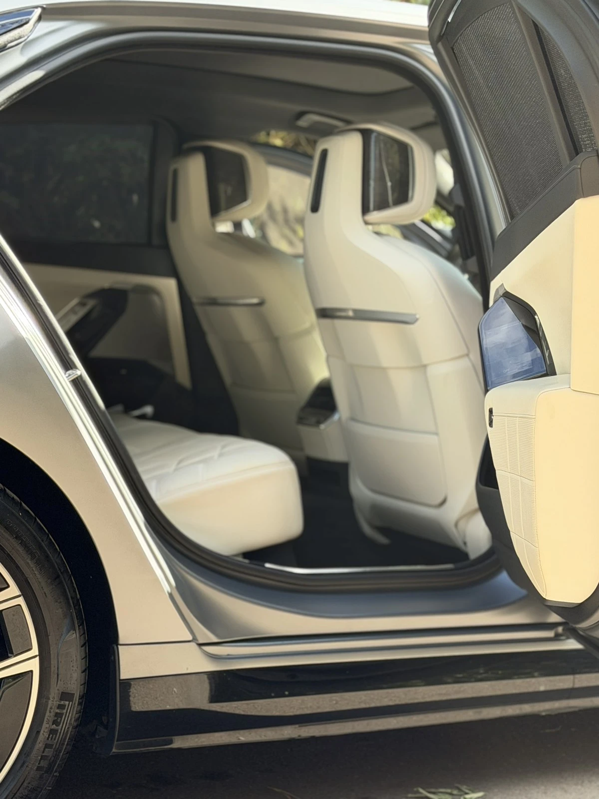 BMW 750 e M-Pro Plug-in Hybrid xDrive, снимка 6 - Автомобили и джипове - 56004284