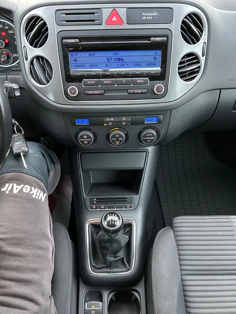 VW Tiguan 2.0TDi/4x4/140K.C./6 СКОРОСТИ, снимка 12 - Автомобили и джипове - 52286048