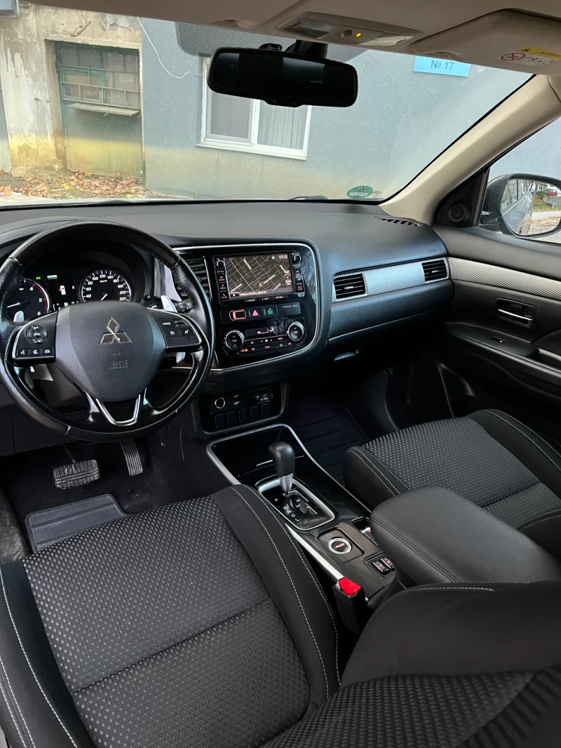 Mitsubishi Outlander, снимка 11 - Автомобили и джипове - 52383259