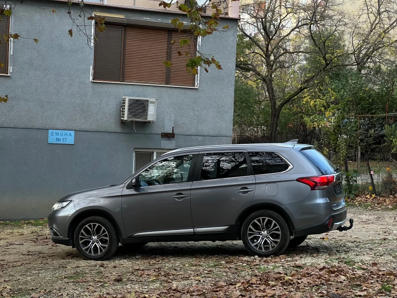 Mitsubishi Outlander, снимка 10 - Автомобили и джипове - 52383259
