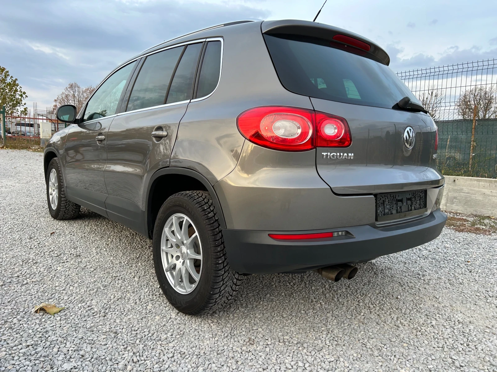 VW Tiguan 2.0TDi/4x4/140K.C./6 СКОРОСТИ - изображение 4