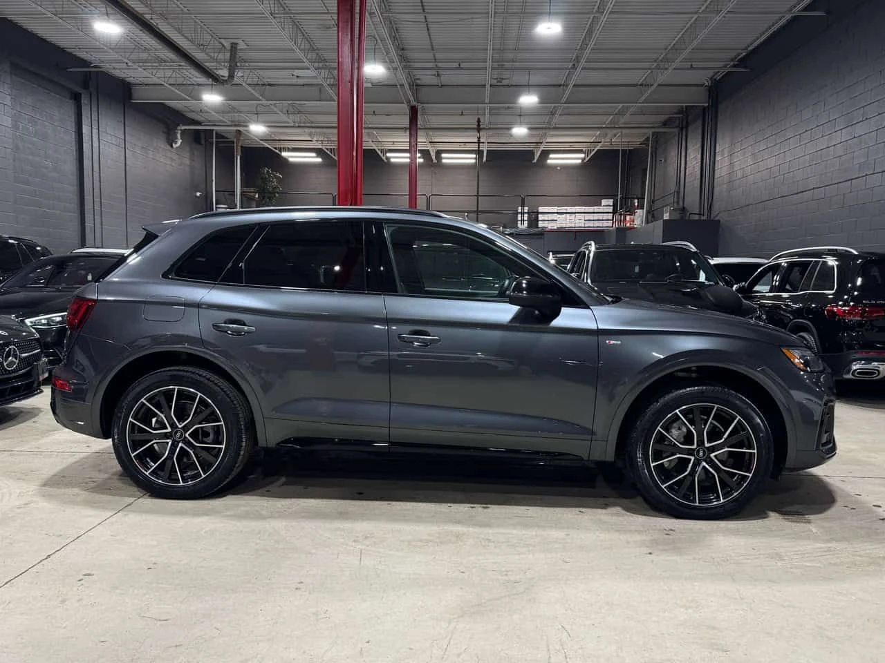 Audi Q5 * Дистроник * Панорама * 360 камери * , снимка 2 - Автомобили и джипове - 54042715