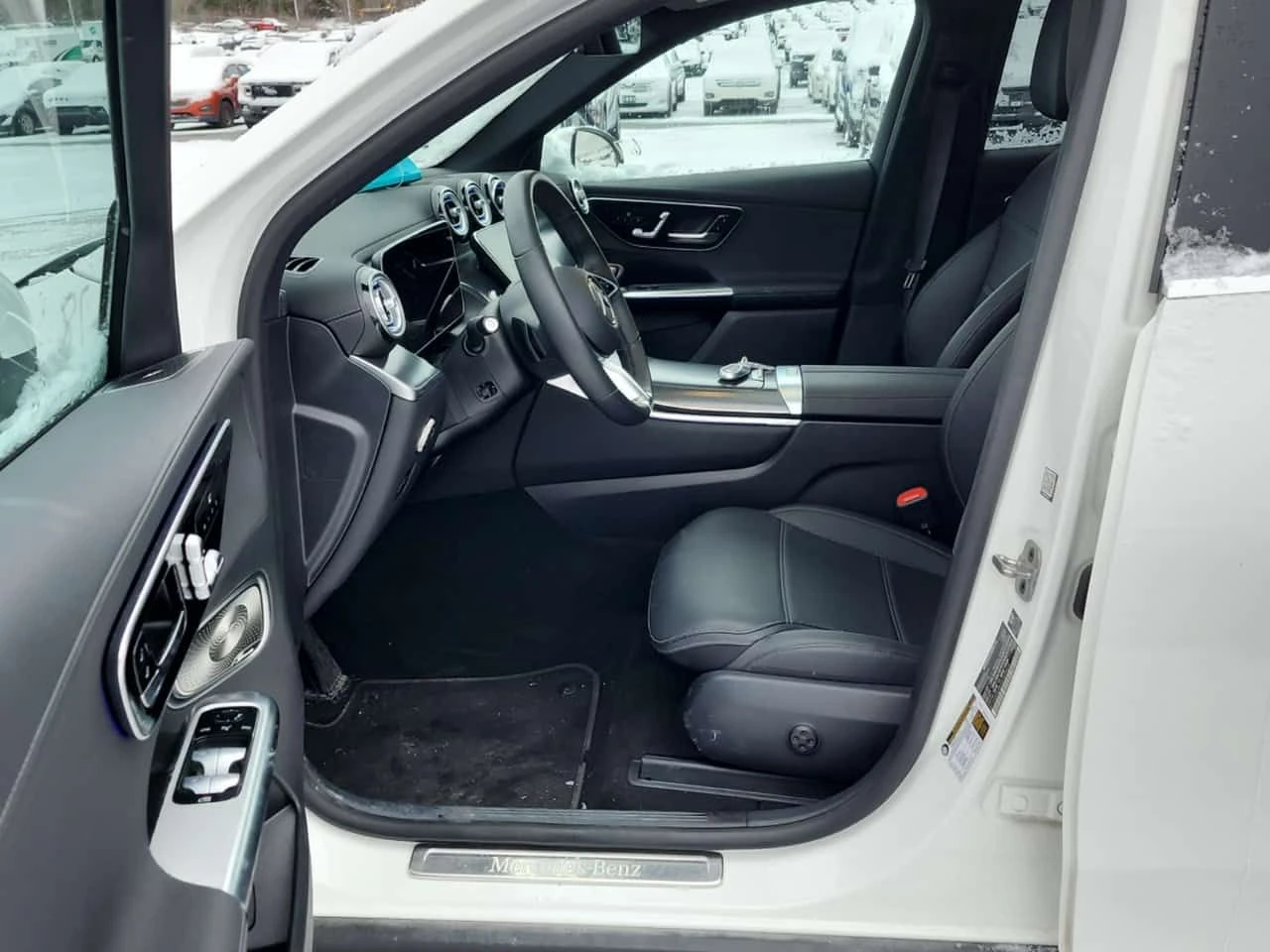 Mercedes-Benz GLC 300 CARFAX/ПАНОРАМА/ДИСТРОНИК, снимка 6 - Автомобили и джипове - 54084619