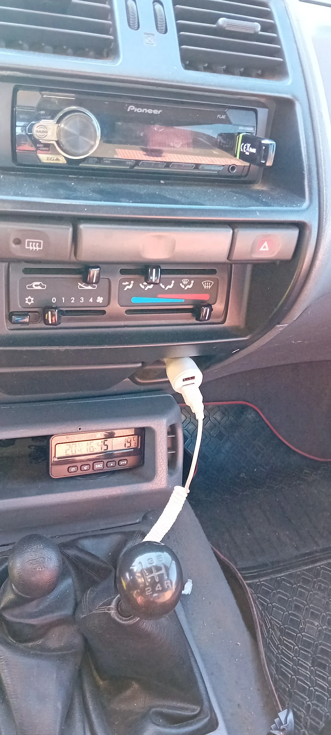 Nissan Terrano, снимка 15 - Автомобили и джипове - 54222834