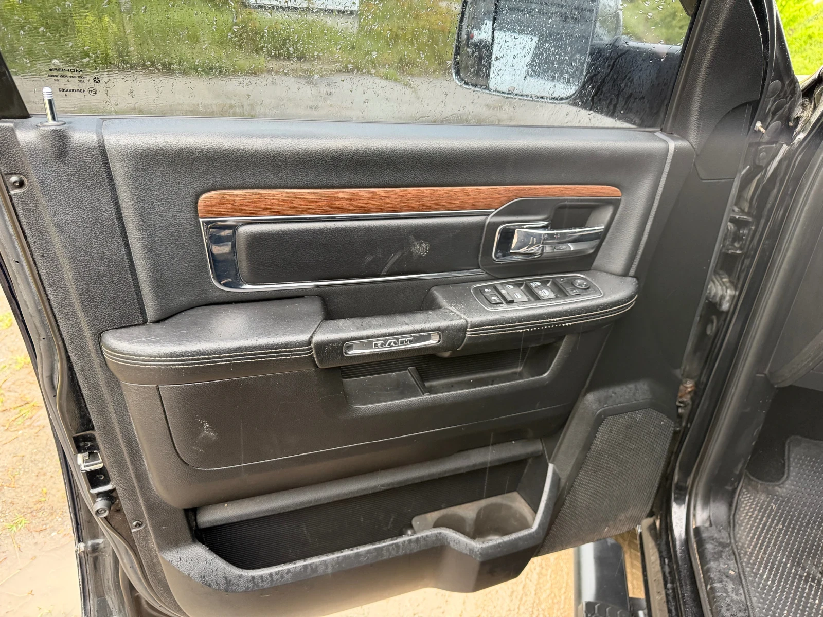 Dodge RAM 1500 5.7 Hemi Laramie, снимка 9 - Автомобили и джипове - 54371163