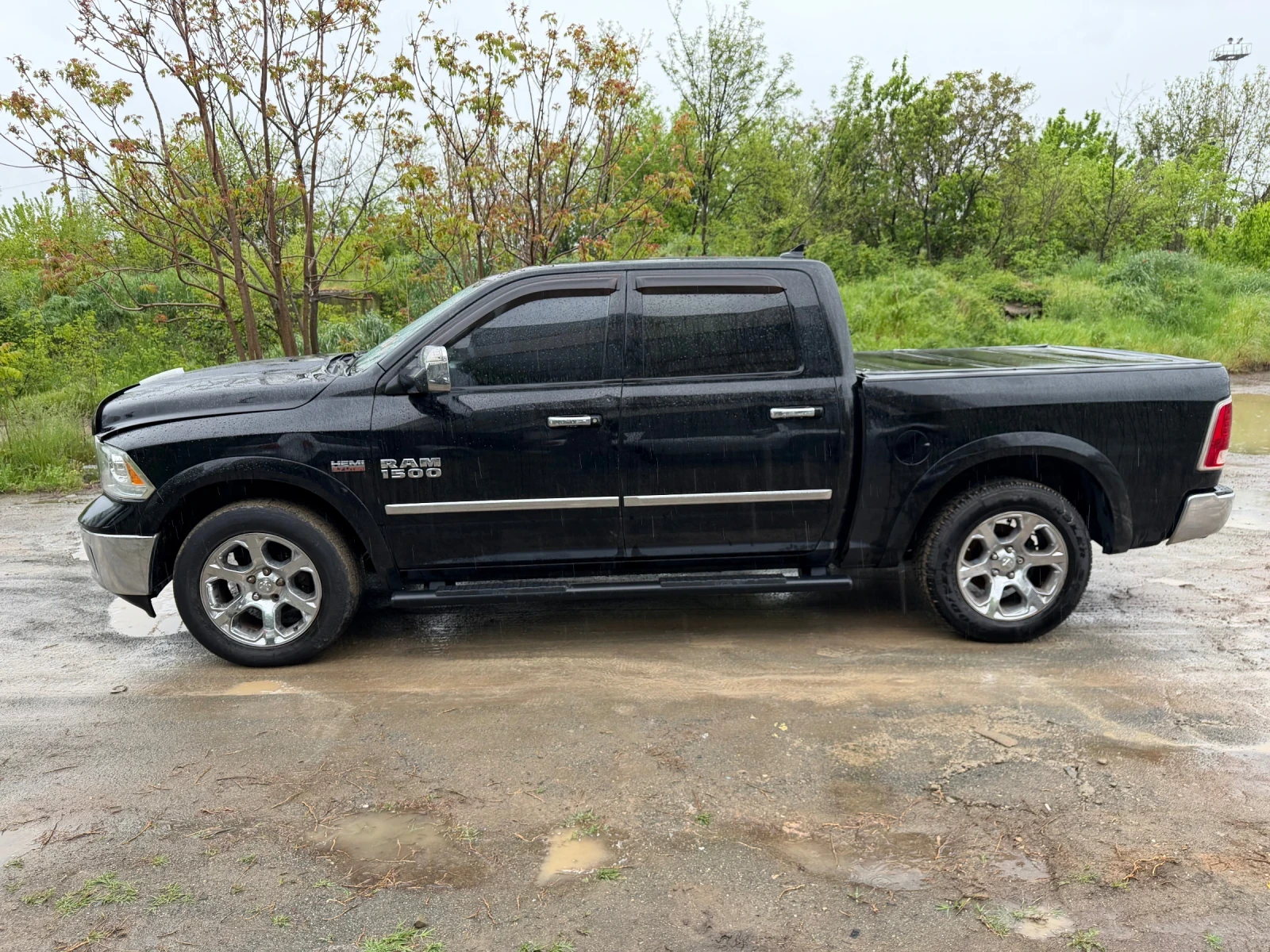 Dodge RAM 1500 5.7 Hemi Laramie, снимка 3 - Автомобили и джипове - 54371163