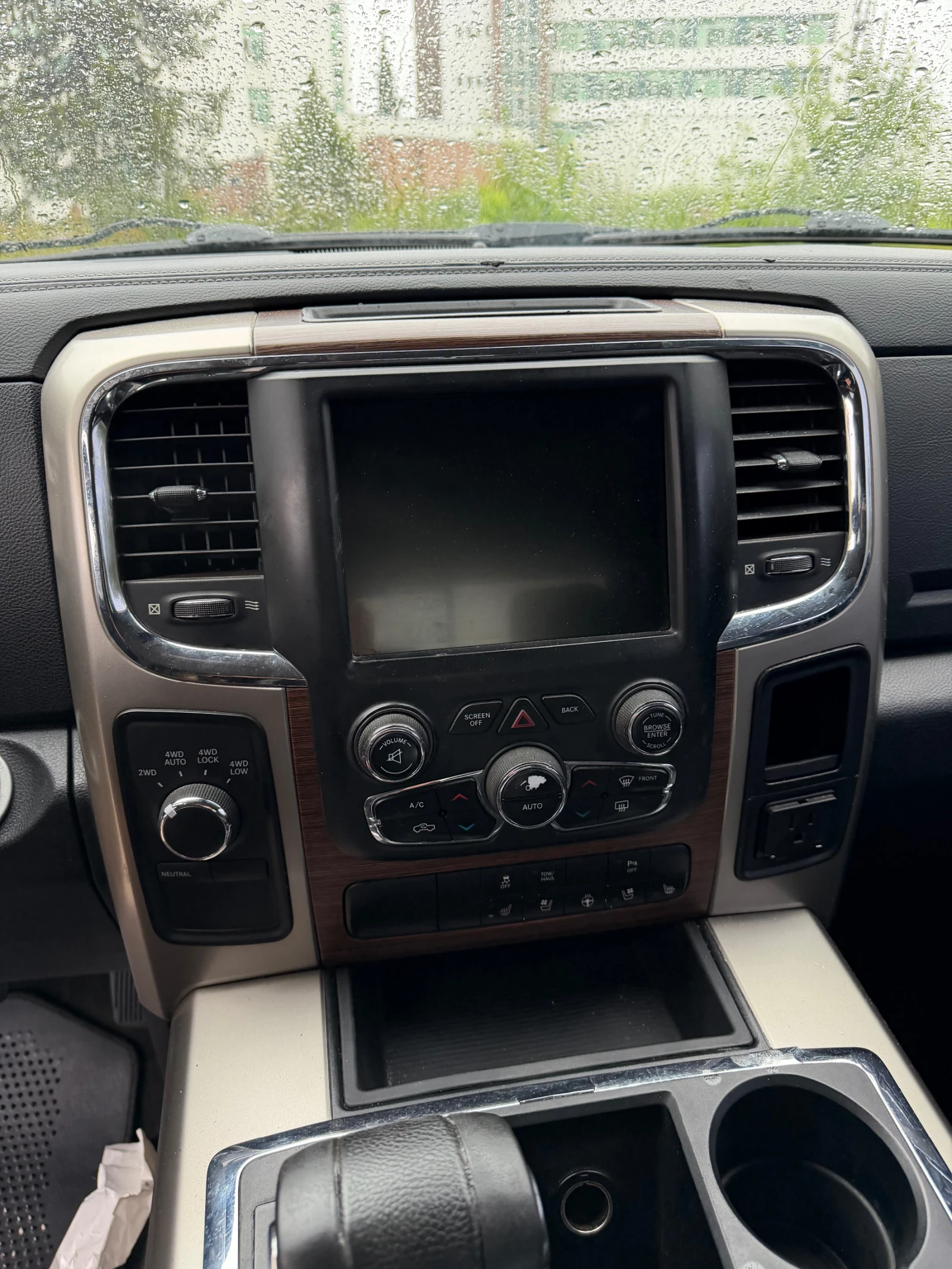 Dodge RAM 1500 5.7 Hemi Laramie, снимка 13 - Автомобили и джипове - 54371163