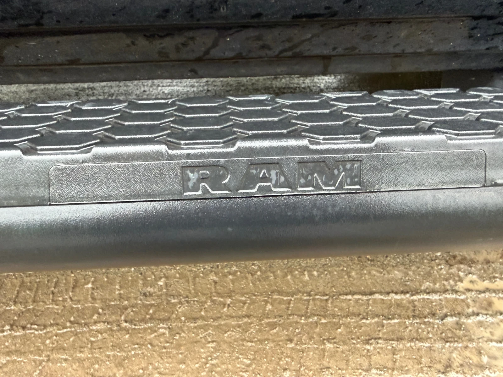 Dodge RAM 1500 5.7 Hemi Laramie, снимка 16 - Автомобили и джипове - 54371163