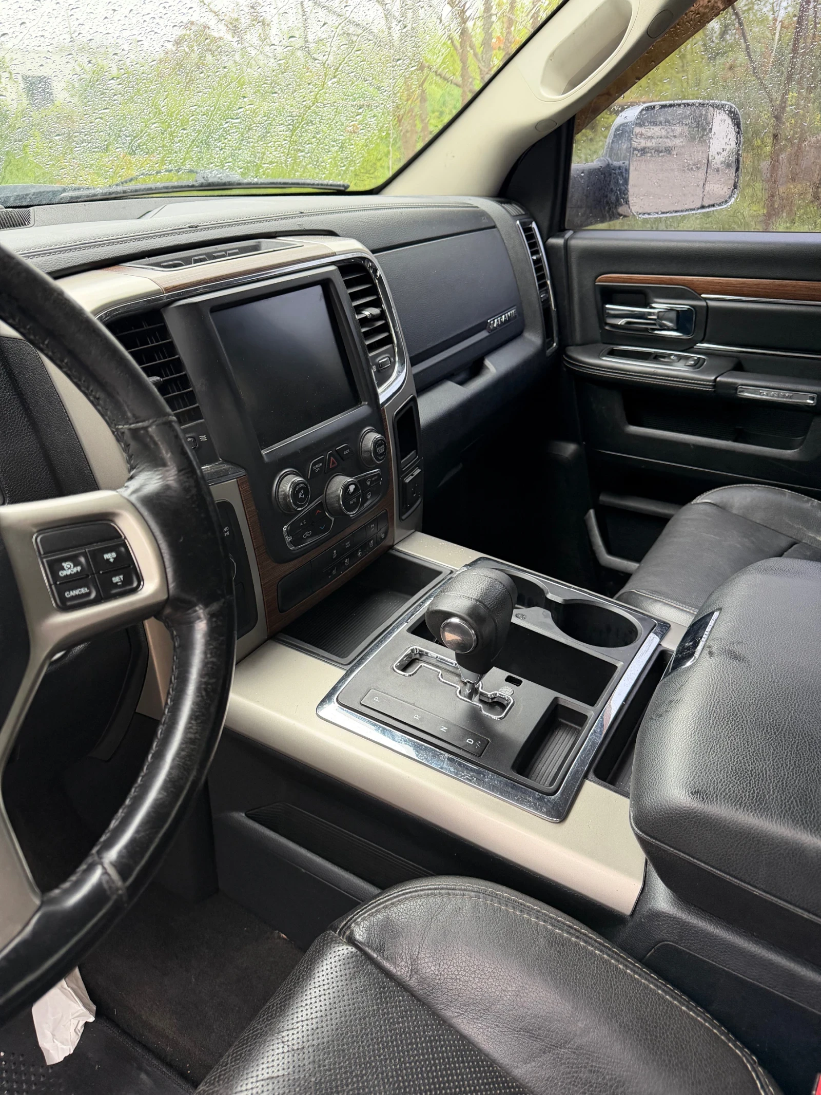 Dodge RAM 1500 5.7 Hemi Laramie, снимка 12 - Автомобили и джипове - 54371163