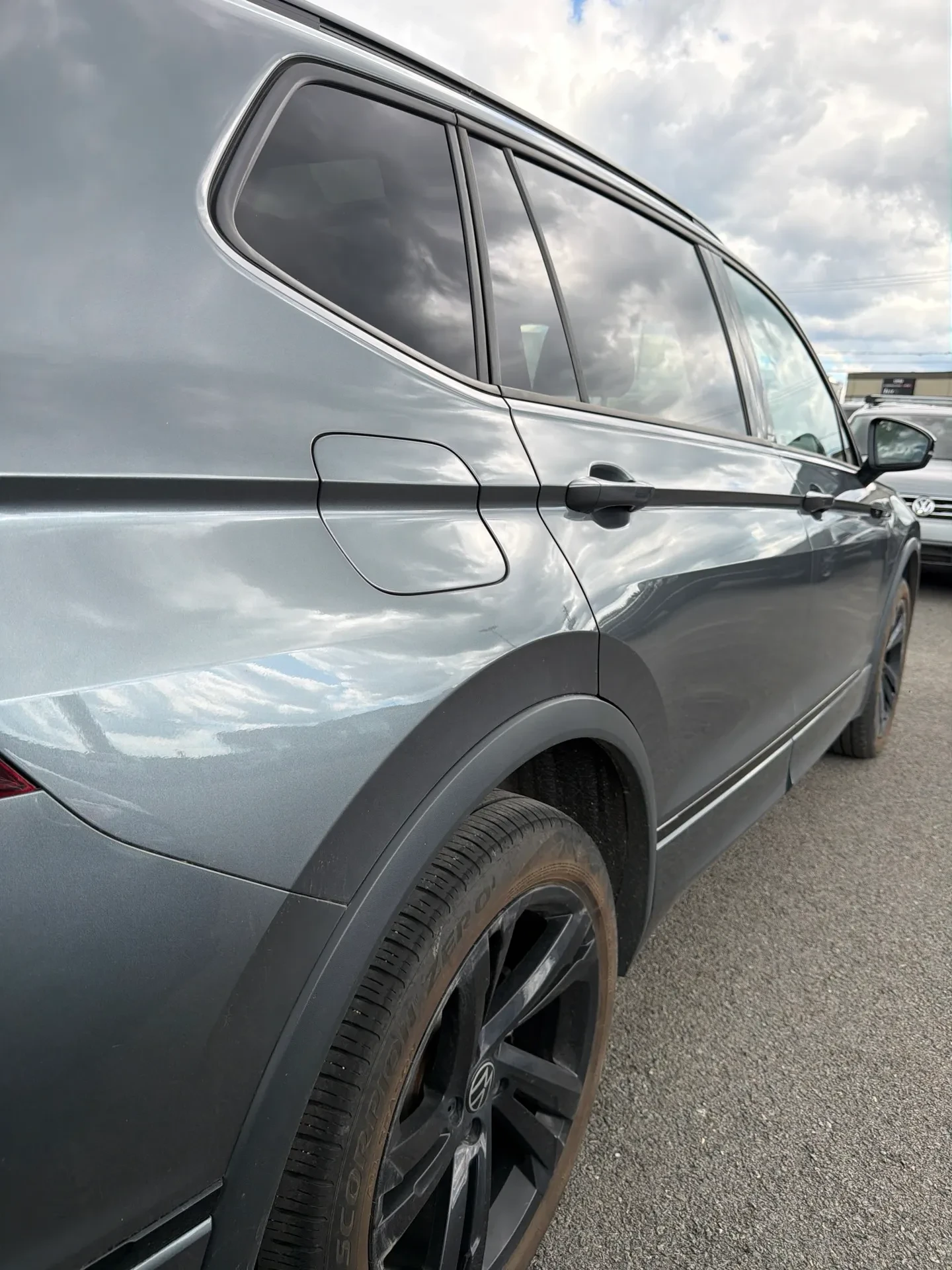 VW Tiguan R-Line Black 4Motion * CARFAX* ����� �� ���������� | Mobile.bg � ����������� 5