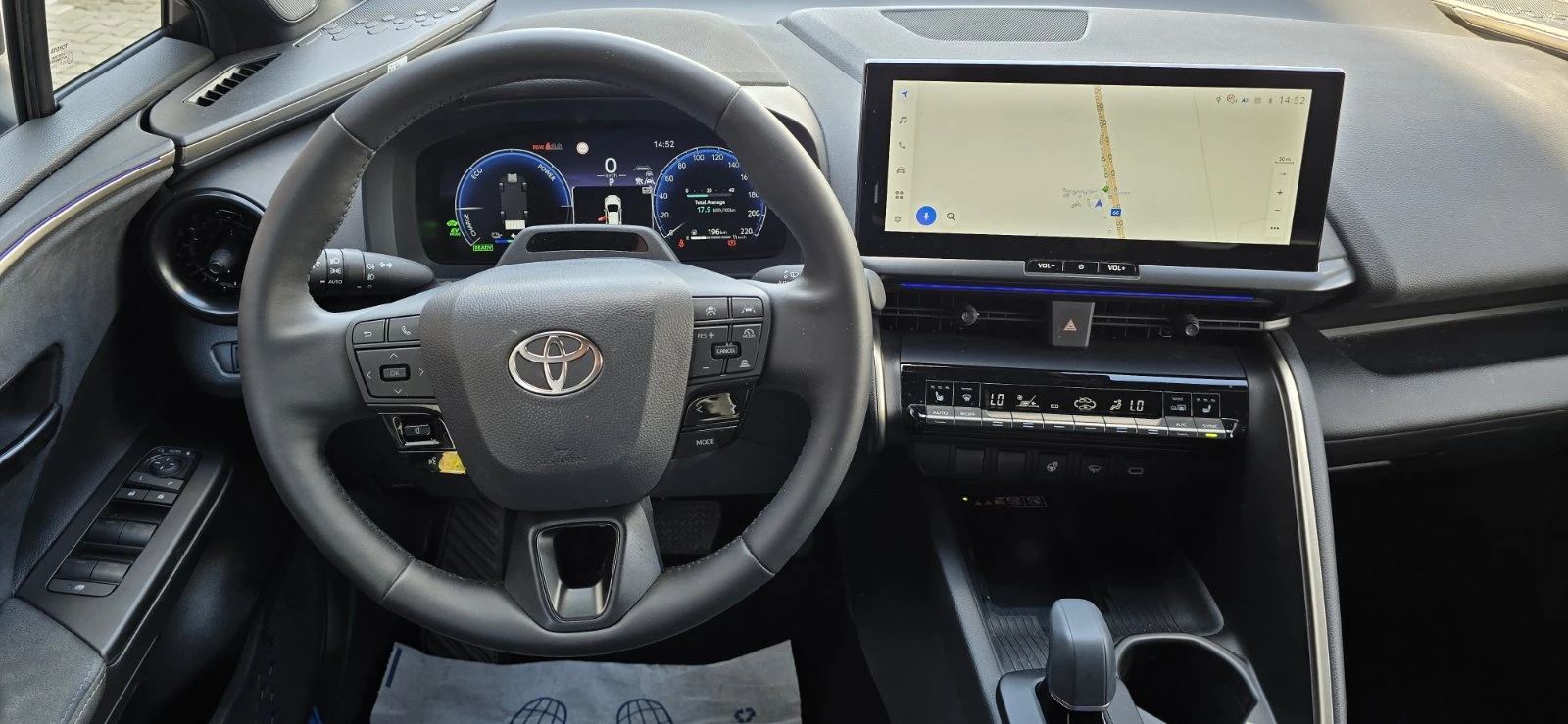 Toyota C-HR CLASSY 2.0 PHEV, снимка 11 - Автомобили и джипове - 56118225