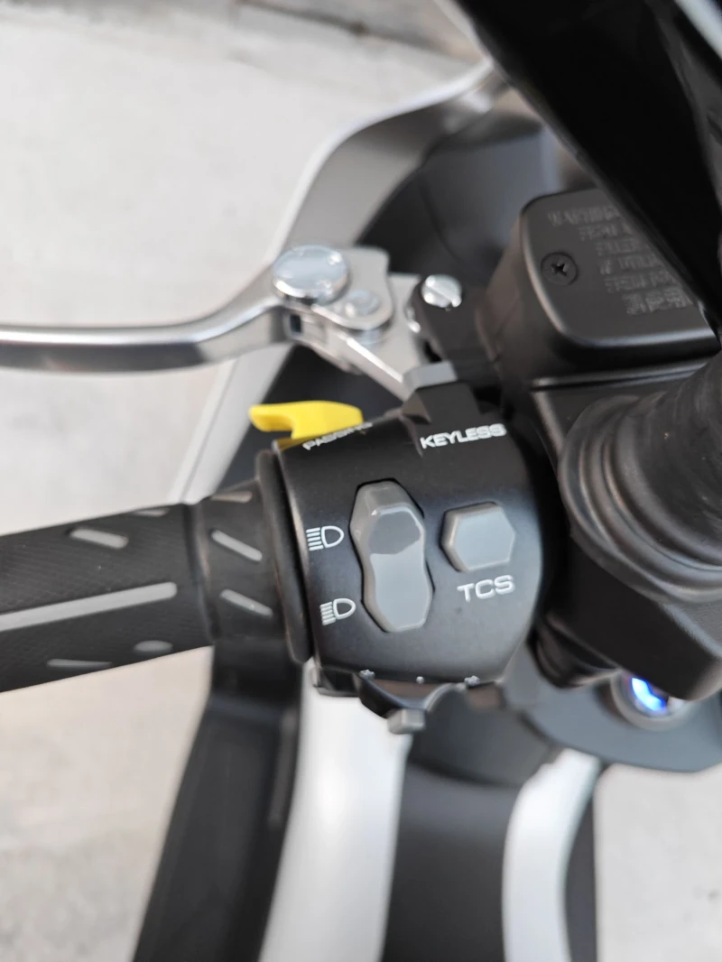 Kymco Xciting VS400, TCS+ ABS, снимка 9 - Мотоциклети и мототехника - 53493275