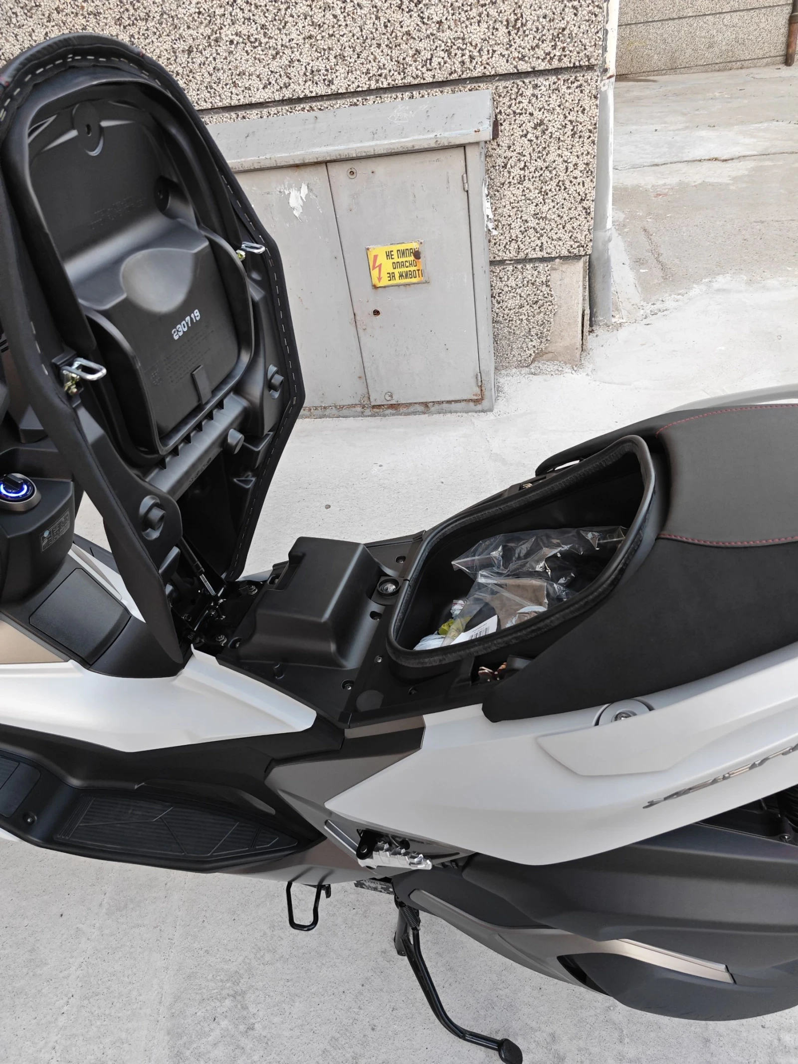 Kymco Xciting VS400, TCS+ ABS, снимка 12 - Мотоциклети и мототехника - 53493275