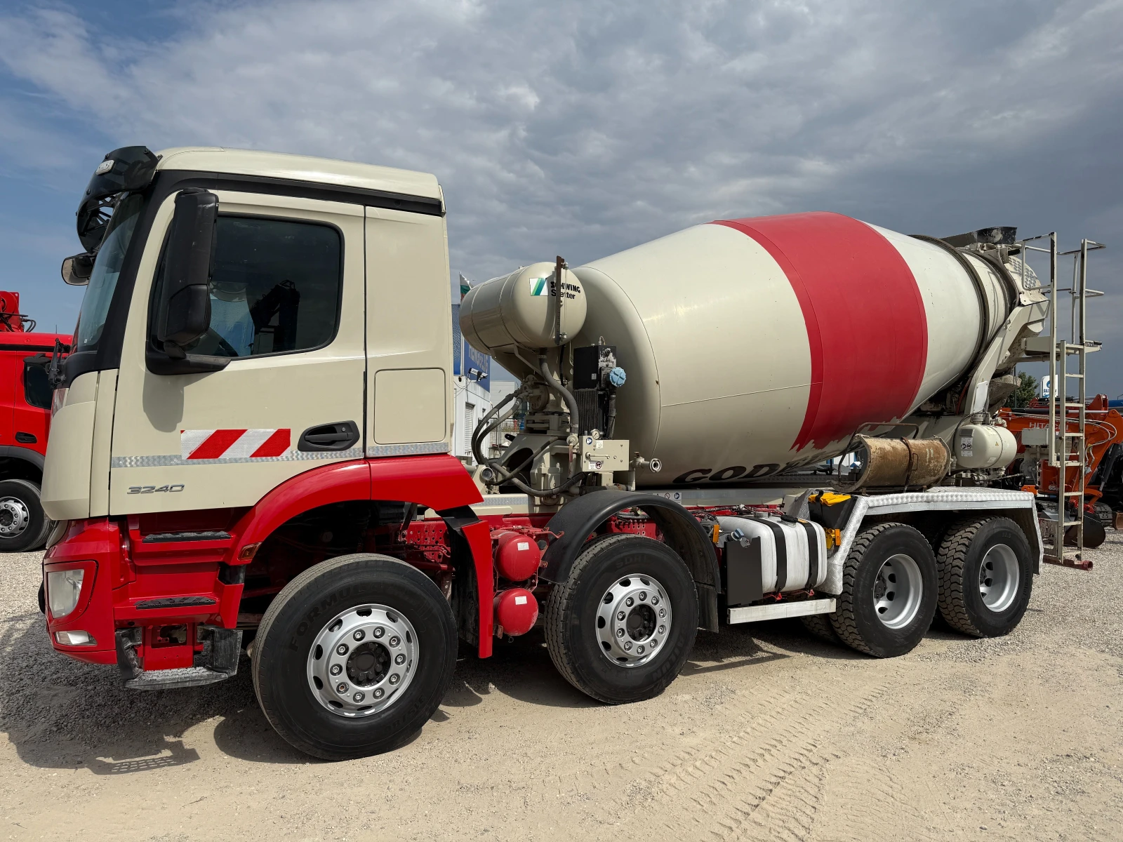 Бетон миксер Mercedes Arocs 3240 - изображение 3