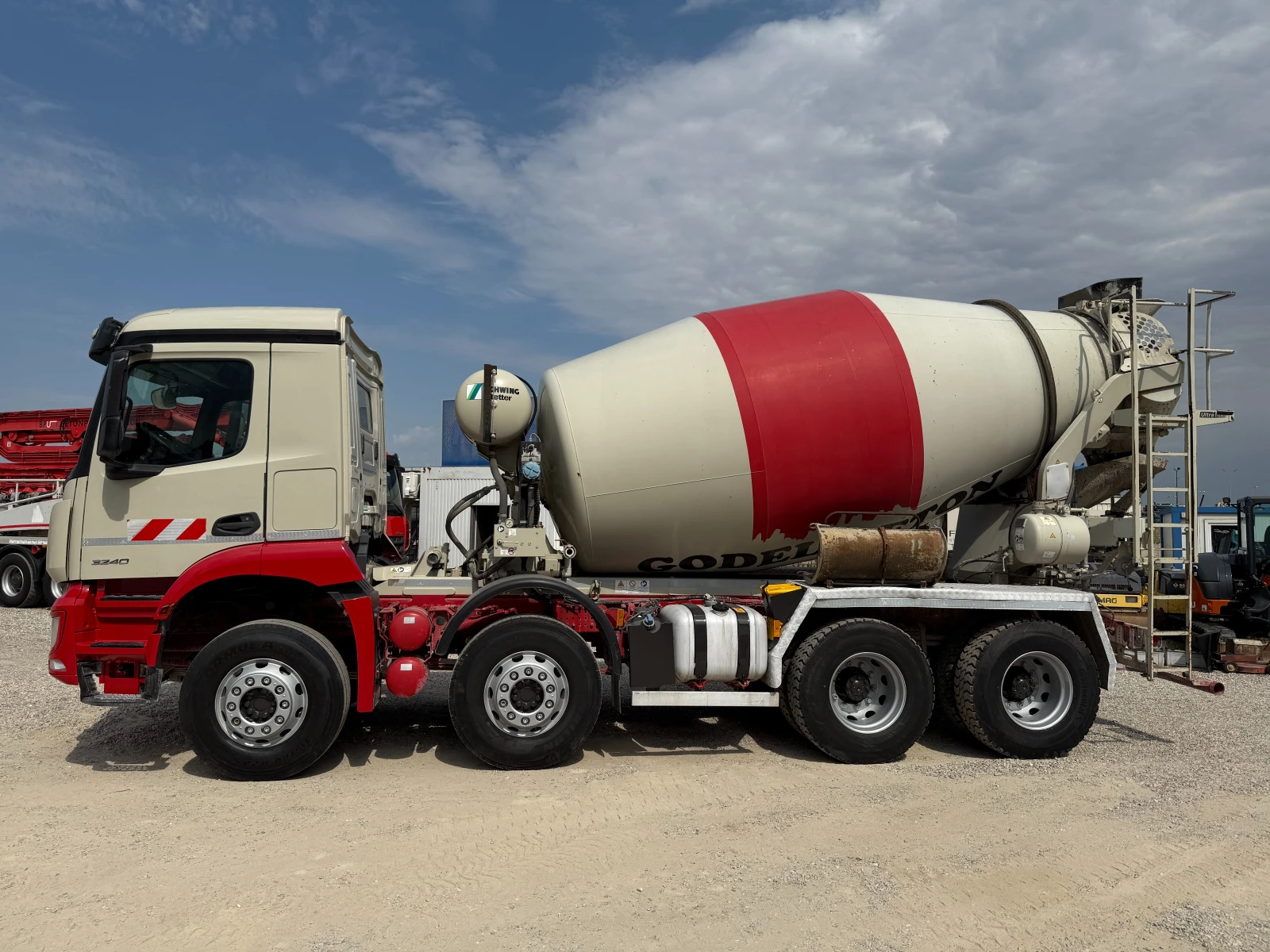 Бетон миксер Mercedes Arocs 3240 - изображение 4