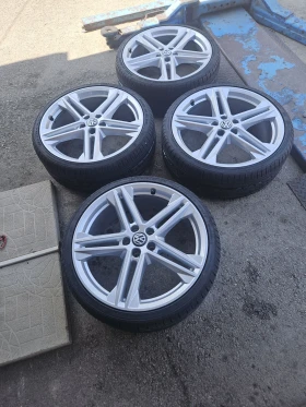        245/30R20