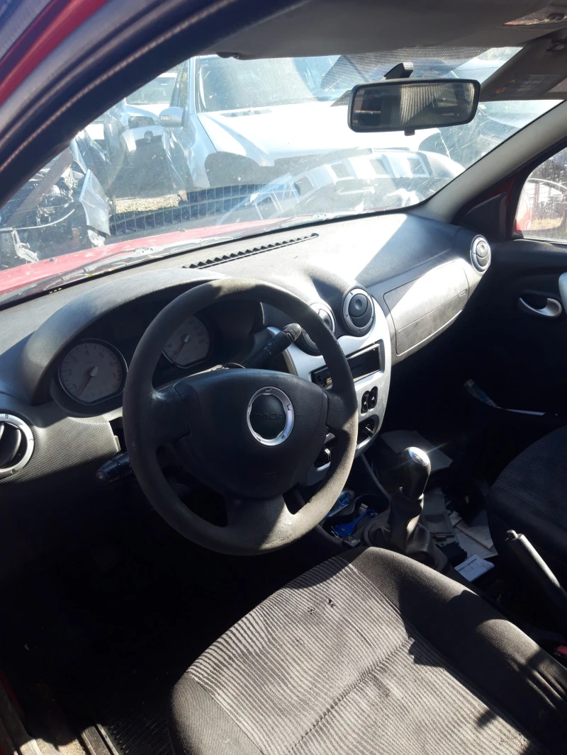 Dacia Sandero 1.4i НА ЧАСТИ, снимка 5 - Автомобили и джипове - 42873615