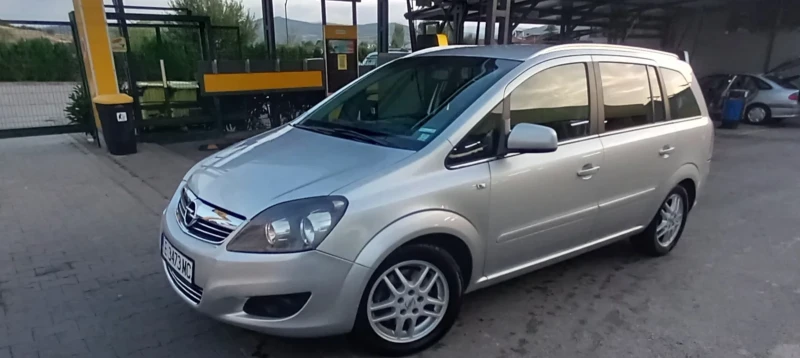 Opel Zafira, снимка 1 - Автомобили и джипове - 47111552