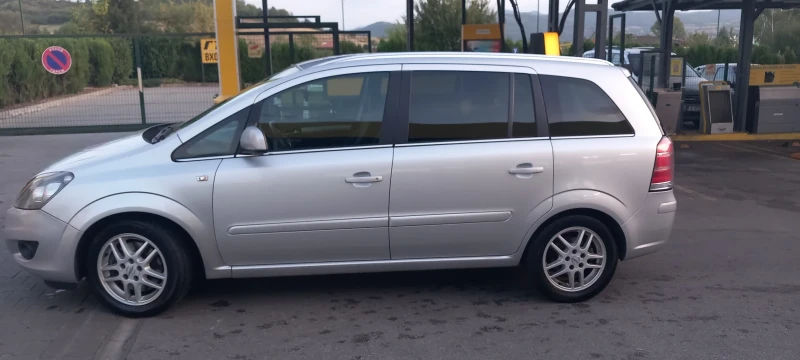 Opel Zafira, снимка 3 - Автомобили и джипове - 47111552